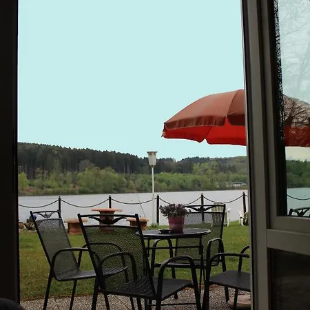 Mit Seeblick Und Direktem Seezugang